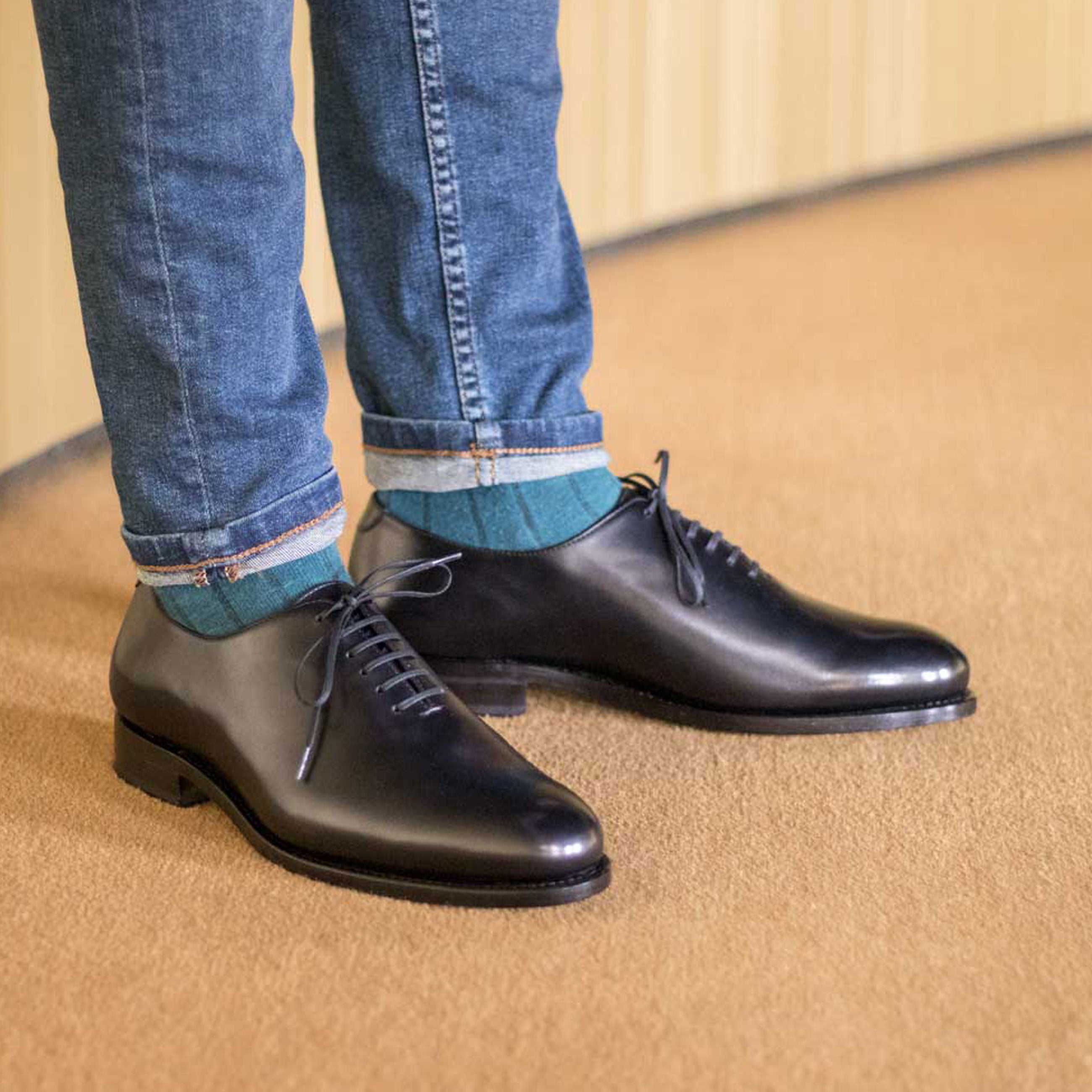 Greenwich Black Whole Cut